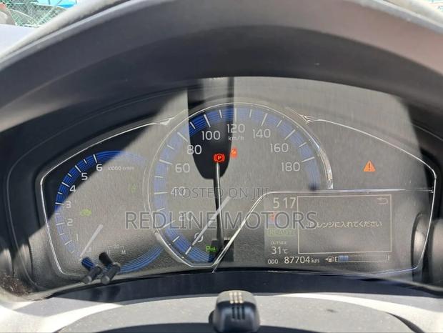 Toyota Corolla Fielder 2018 Pearl