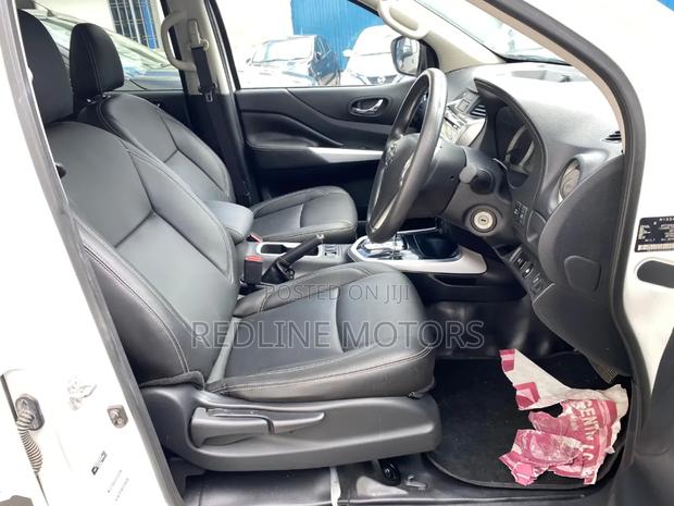 Nissan Navara 2019 White
