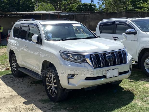 Toyota Land Cruiser Prado 2018 Off white