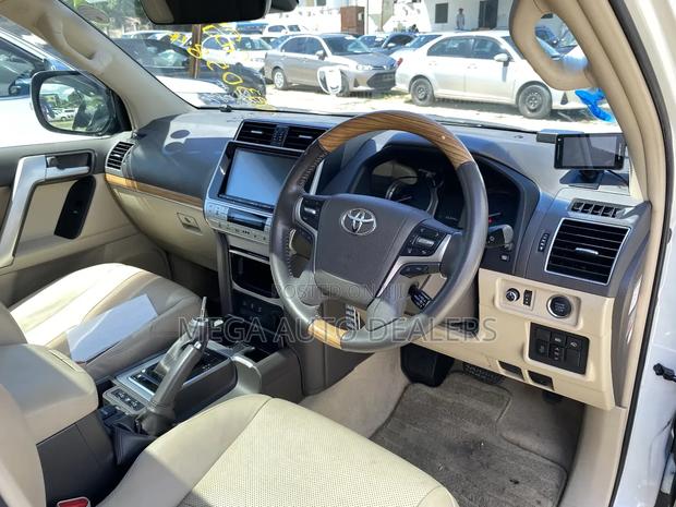 Toyota Land Cruiser Prado 2018 Off white