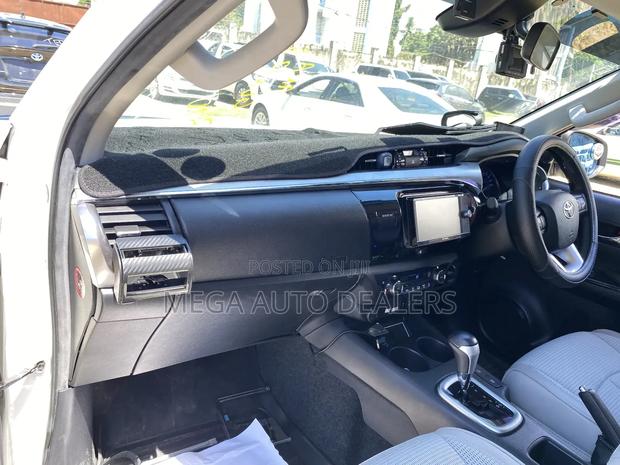Toyota Hilux 2018 White
