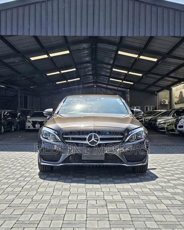Mercedes-Benz C200 2018 Brown