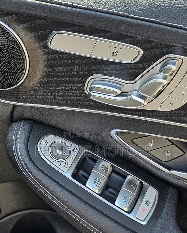 Mercedes-Benz C200 2018 Brown