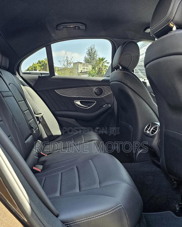 Mercedes-Benz C200 2018 Brown