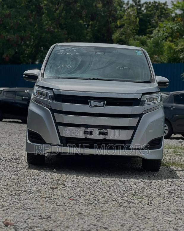 Toyota Noah 2.0 AWD (7 Seater) 2018 Silver