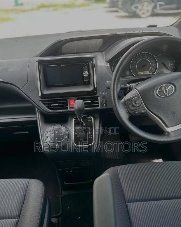 Toyota Noah 2.0 AWD (7 Seater) 2018 Silver