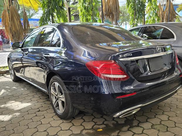 Mercedes-Benz E200 2018 Blue