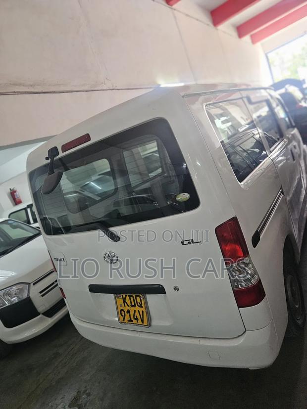 Toyota TownAce 2017 White