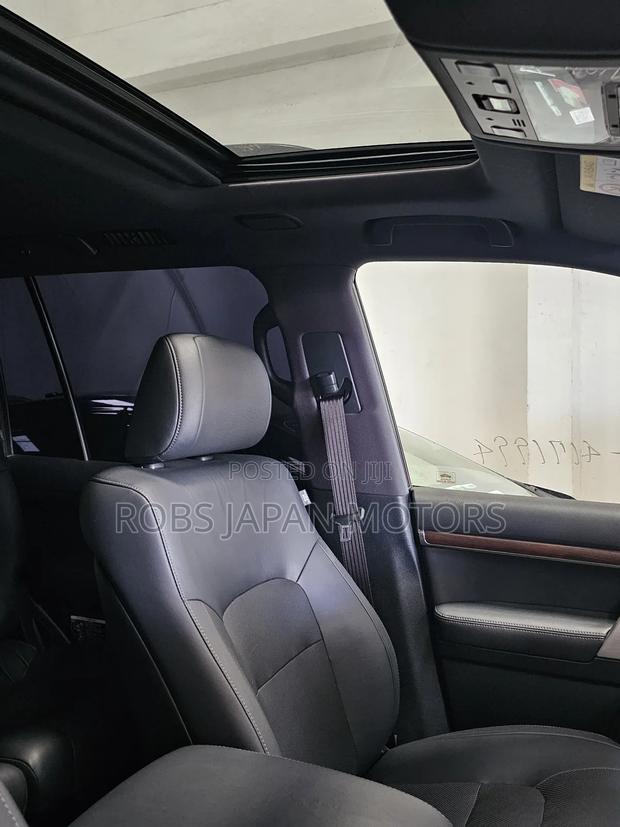 Toyota Land Cruiser 4.6 V8 ZX 2018 Black