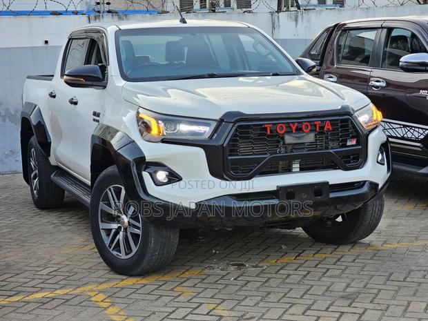Toyota Hilux SR5 4x4 2018 Pearl