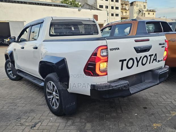 Toyota Hilux SR5 4x4 2018 Pearl