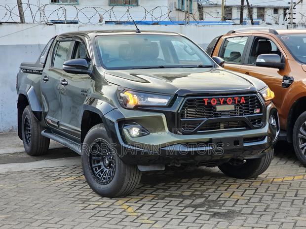 Toyota Hilux SR5 4x4 2018 Green