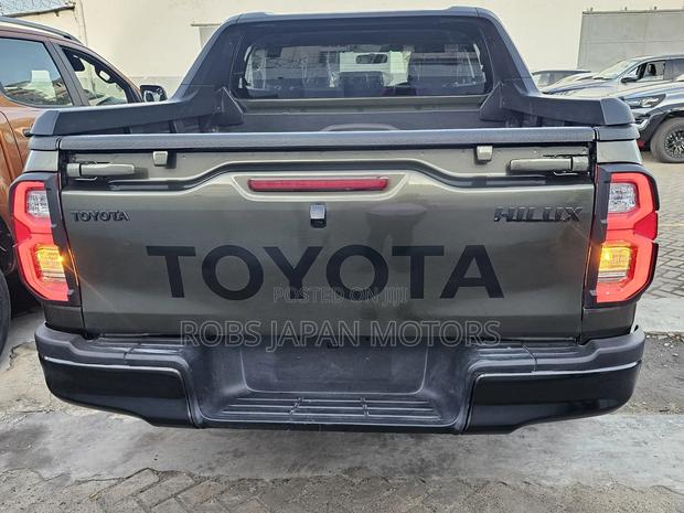 Toyota Hilux SR5 4x4 2018 Green