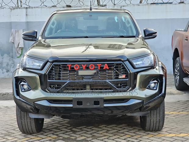 Toyota Hilux SR5 4x4 2018 Green