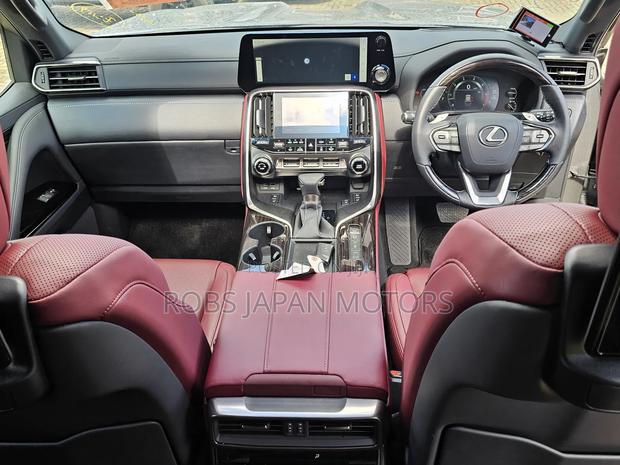Lexus LX 2024 Gold