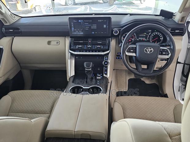 Toyota Land Cruiser 3.3 Diesel 4WD 2022 Pearl