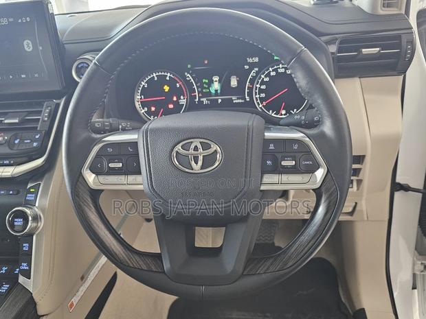 Toyota Land Cruiser 3.3 Diesel 4WD 2022 Pearl