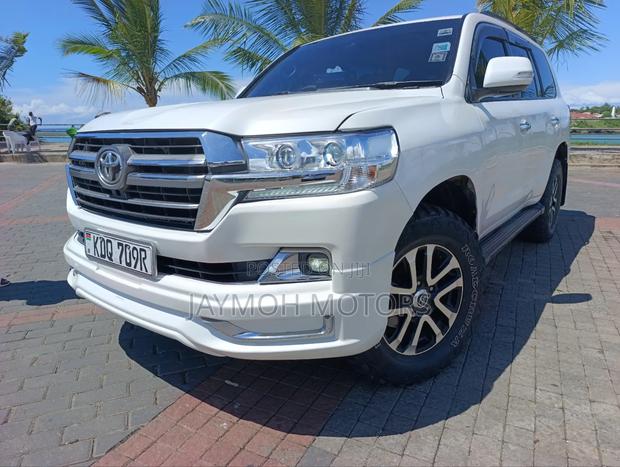 Toyota Land Cruiser 2018 White