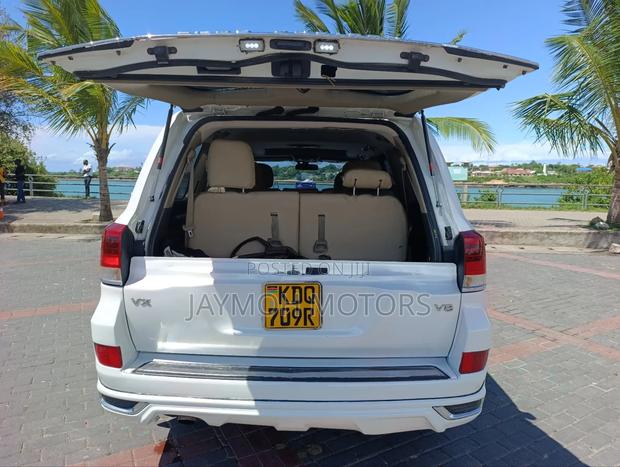 Toyota Land Cruiser 2018 White