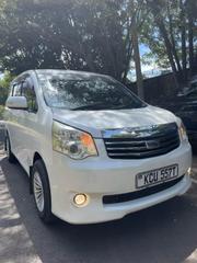 Toyota Noah 2013 White for sale