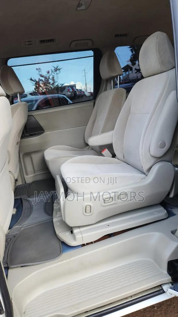 Toyota Noah 2013 White