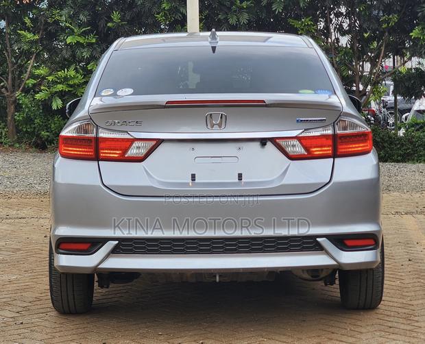 Honda Grace 2018 Silver