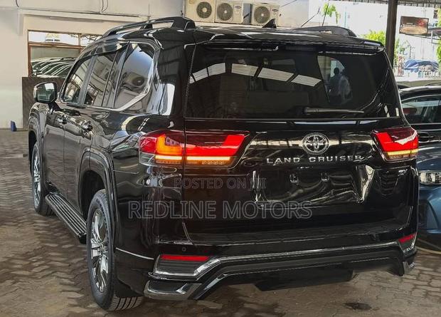 Toyota Land Cruiser 2023 Matt Black