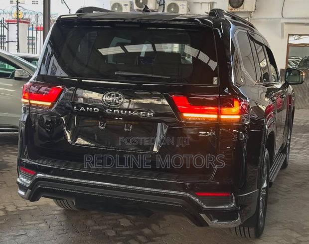 Toyota Land Cruiser 2023 Matt Black