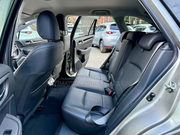 Subaru Outback 2.5i Limited AWD 2018 Gold