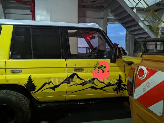 Toyota Land Cruiser Prado 3.0 D 1990 Yellow
