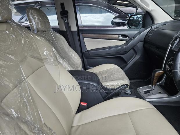 Isuzu MU-X 2017 Brown