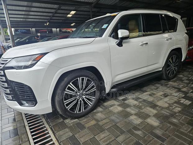 Lexus LX 2024 White