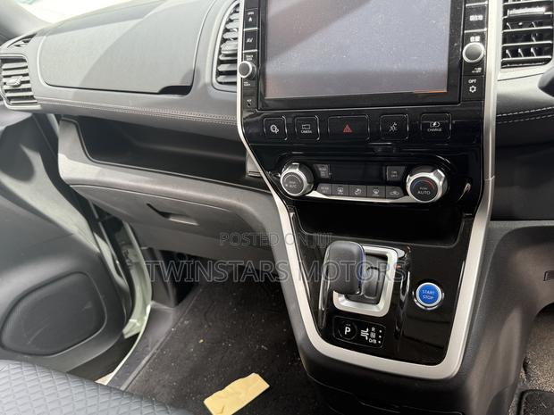 Nissan Serena 2019 White