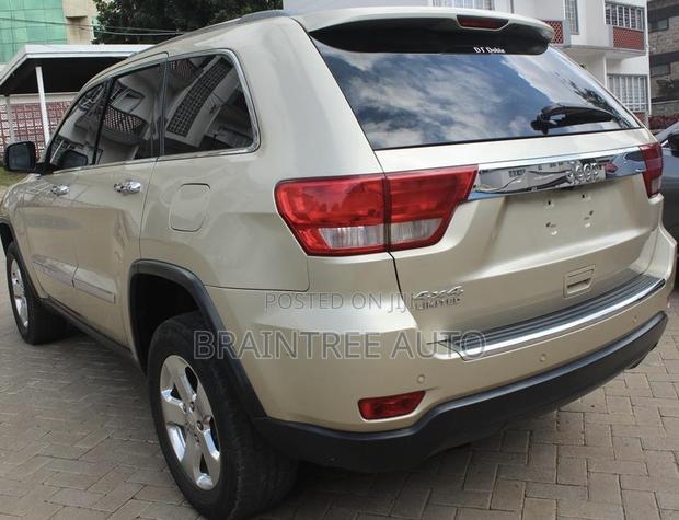 Jeep Cherokee 2011 Gold