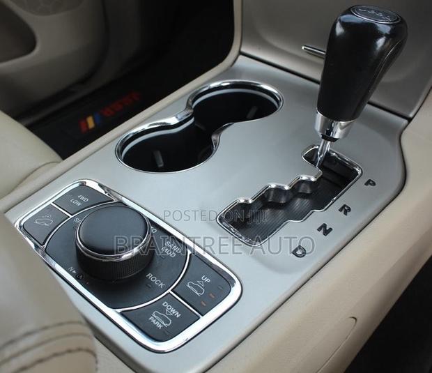 Jeep Cherokee 2011 Gold