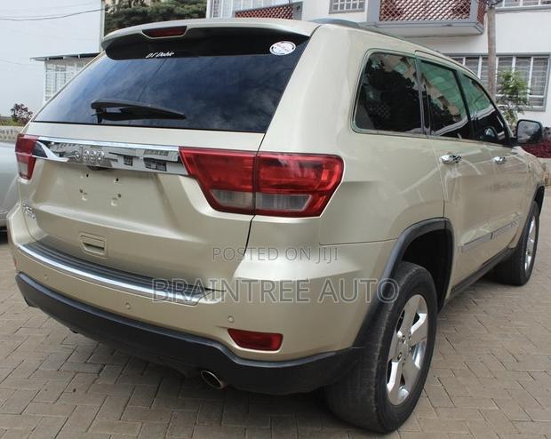 Jeep Cherokee 2011 Gold