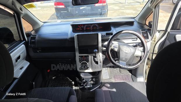 Toyota Noah 2013 White