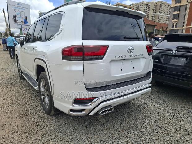 Toyota Land Cruiser Prado 2023 White