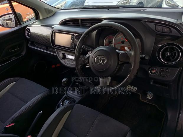 Toyota Vitz 1.5 FWD Hybrid 5dr 2019 Gray