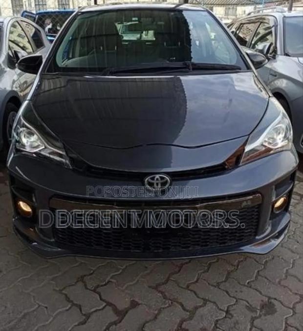 Toyota Vitz 1.5 FWD Hybrid 5dr 2019 Gray
