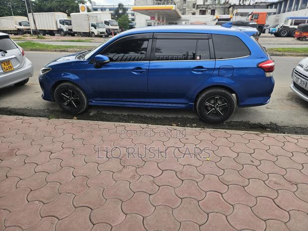 Toyota Corolla Fielder 2017 Blue