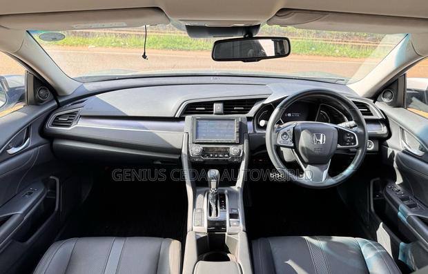 Honda Civic 2018 Silver