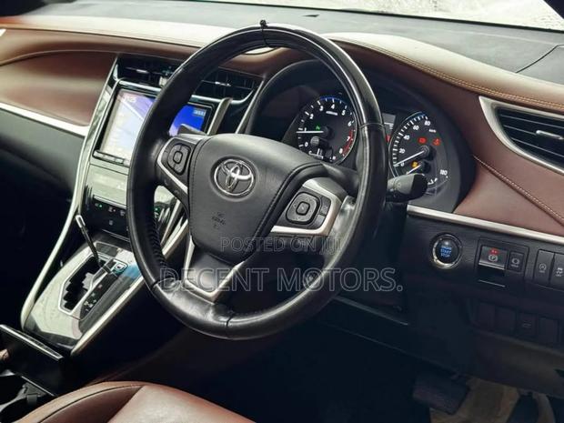 Toyota Harrier 2.0 Turbo 2019 White