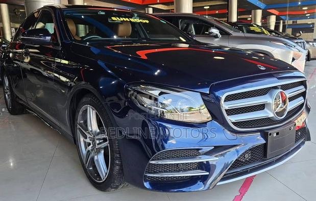 Mercedes-Benz E300 2019 Blue