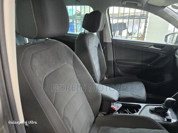 Volkswagen Tiguan 2018 Gray