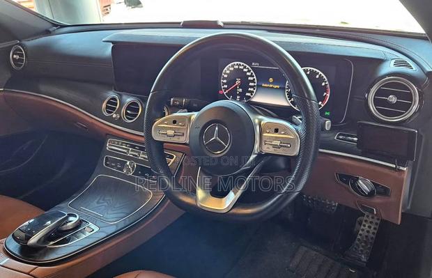 Mercedes-Benz E300 2019 Blue