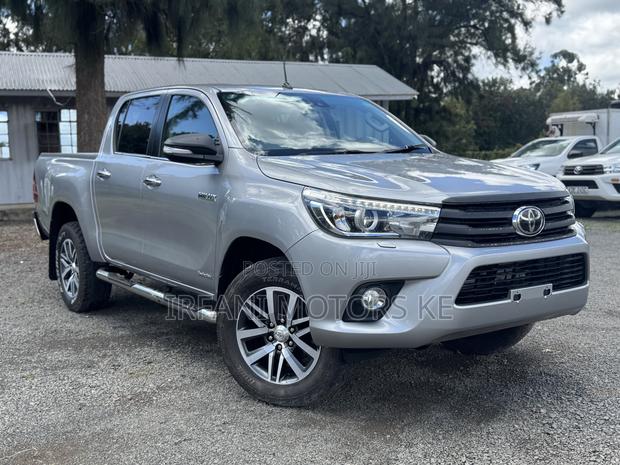 Toyota Hilux SR 2017 Silver