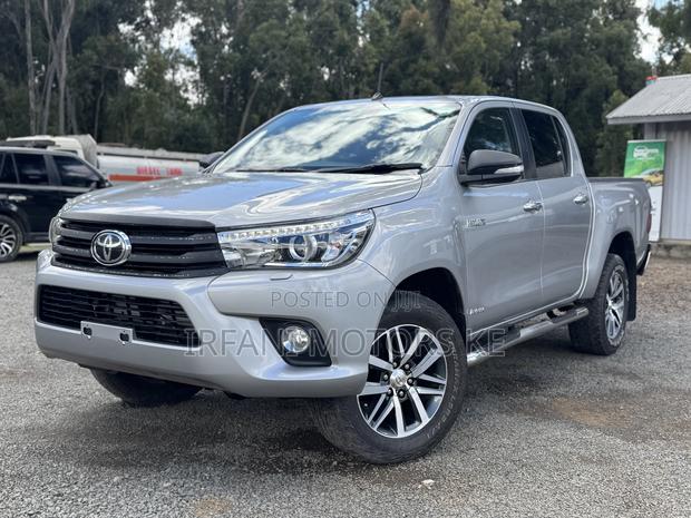 Toyota Hilux SR 2017 Silver