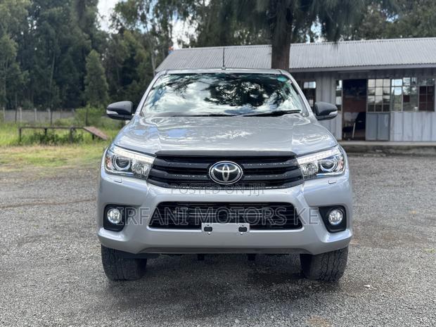 Toyota Hilux SR 2017 Silver
