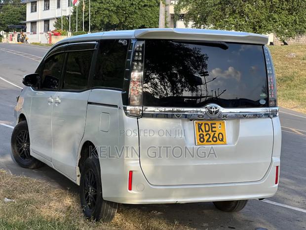 Toyota Voxy 2015 White